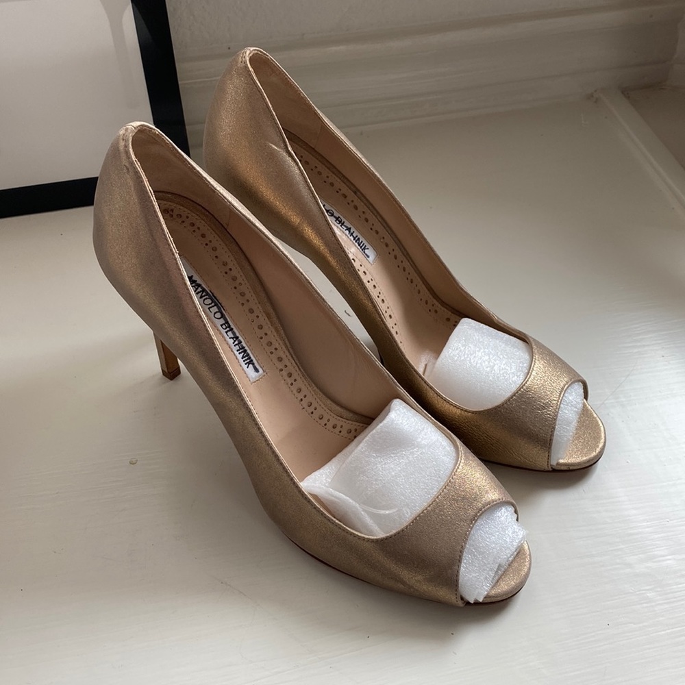 Manolo Blahnik NEW Eur 39 peep toe shoes. Just gorgeous!